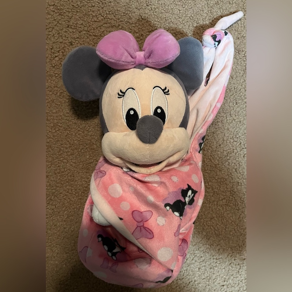 Minnie Mouse Baby Wrapped Up Plush🩷🩷
